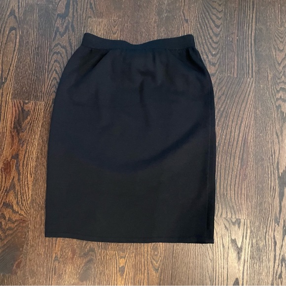 St. John Dresses & Skirts - St. John collection Marie gray black knit skirt size 8